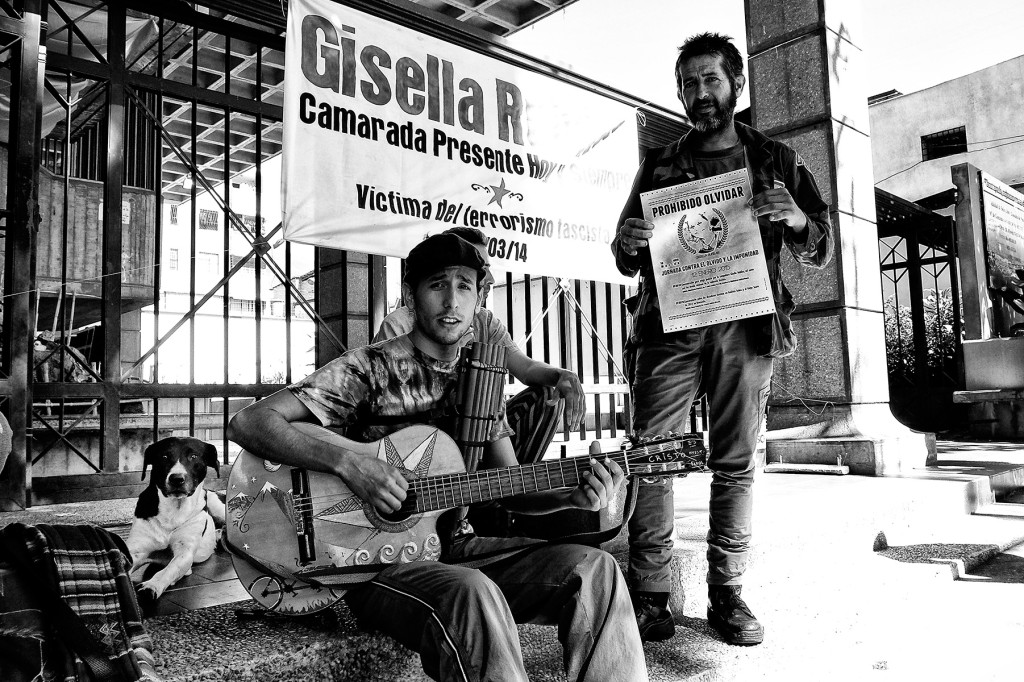 Amigos-y-Perro-Perteneciente-a-Gisella--en-la-jornada