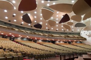 Denuncian que obreros contratados por el chavismo abren a la fuerza Aula Magna de la UCV