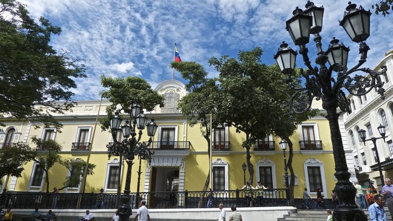Gobierno de Maduro rechaza declaraciones «guerreristas» de presidente de Guyana