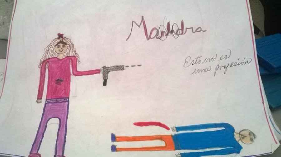 niña dibujo malandra