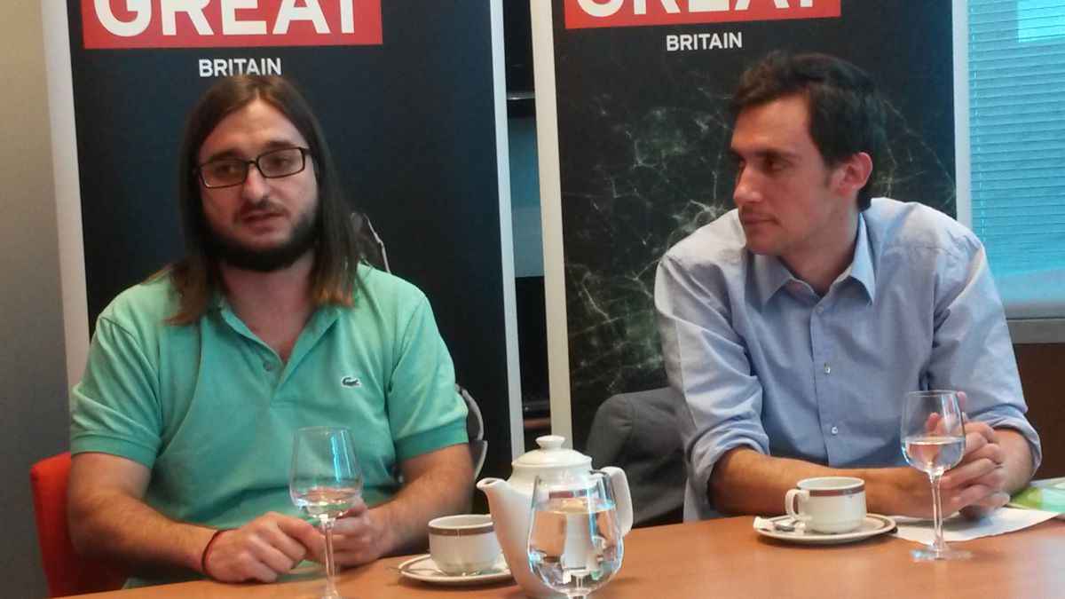 Carlos Peláez, director del proyecto, y Nicholas Fulton, secretario político de la Embajada Británica en Caracas