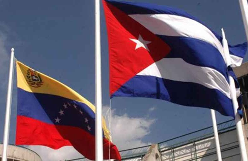 Bandera de Cuba en Venezuela
