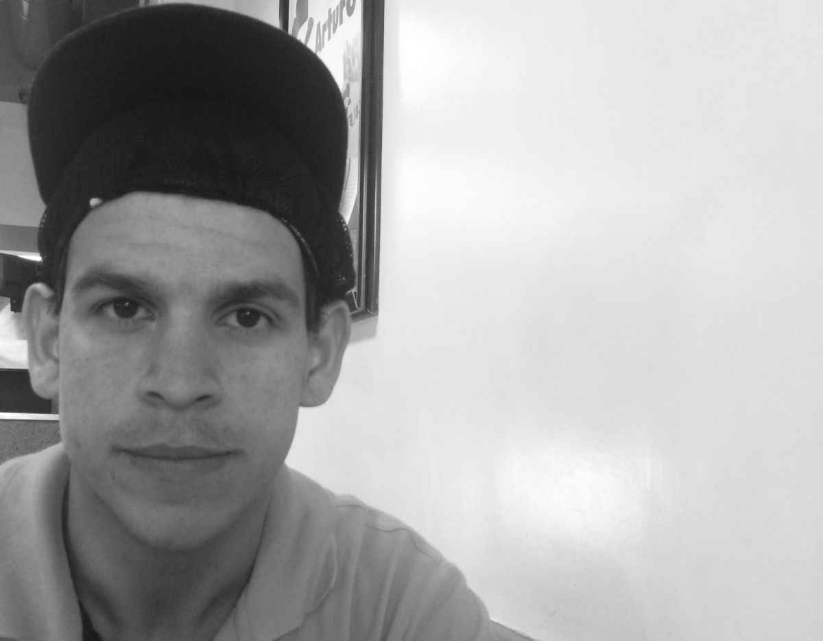 Víctor Suárez trabaja en Arturo´s y gana Bs. 3 mil semnal
