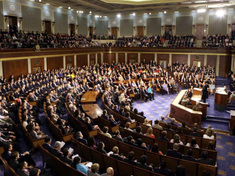 Plan de rescate se queda en el limbo tras rechazo a cambios de Trump