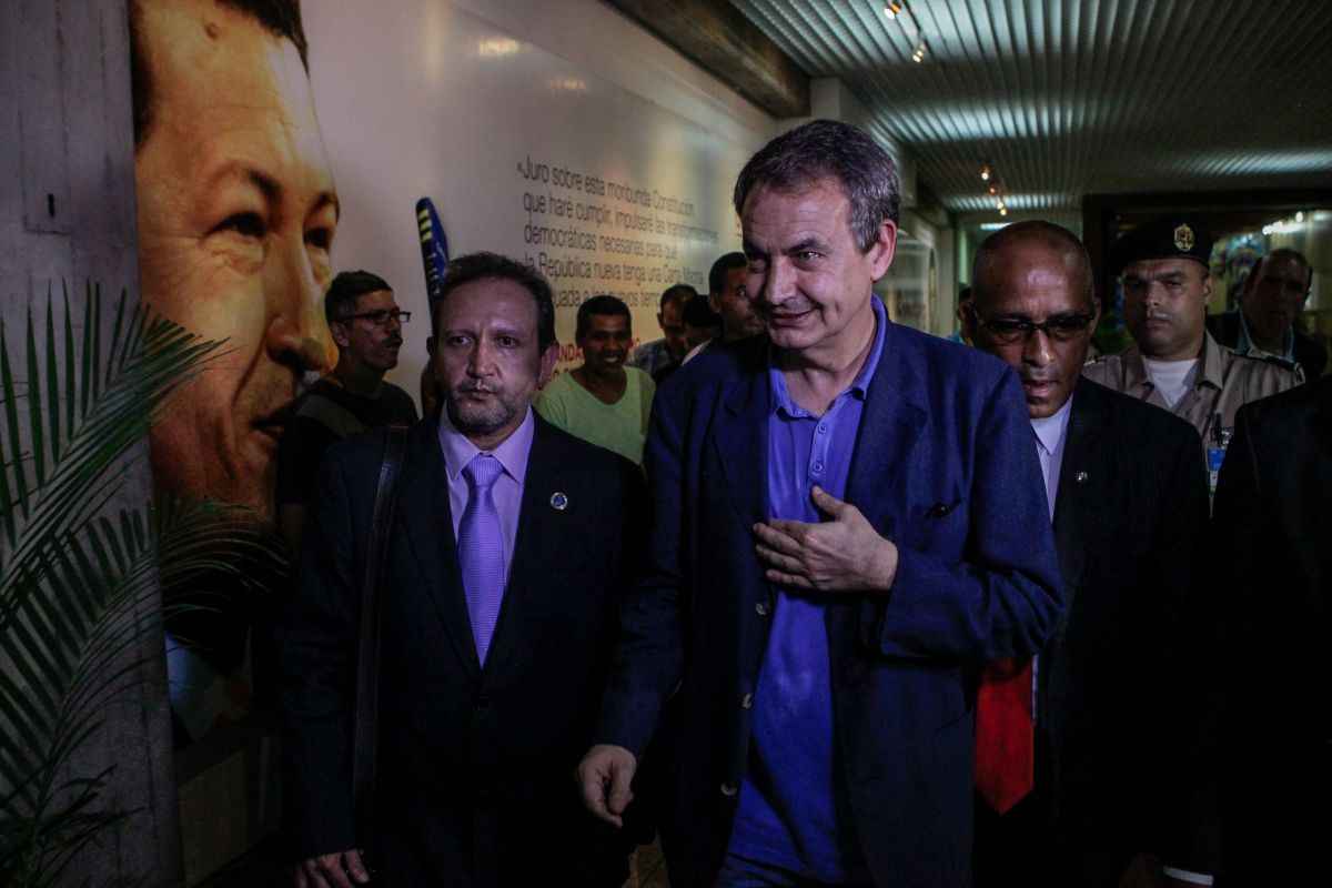 Zapatero llegando a Caracas