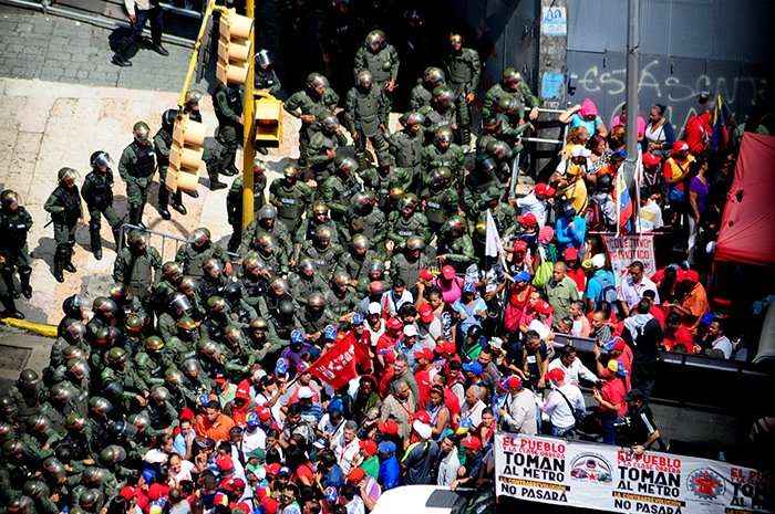 manifestantes-identificados-con-el-chavismo