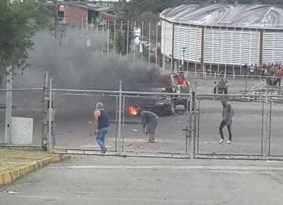 tachira-quema-de-carros unet