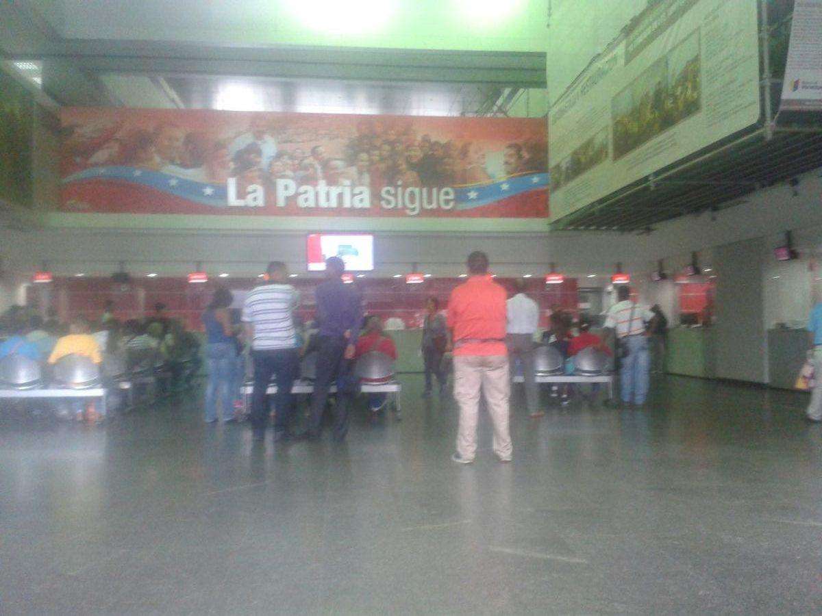 Interior del Banco de Venezuela de la avenida Universidad, a las 2:15 pm de este miércoles, 4 de enero. 
