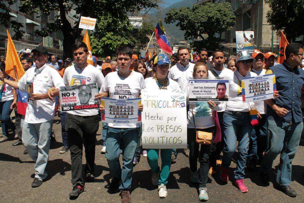 Familiares de presos políticos en la manifestación. Foto: Iván reyes