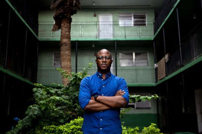 Barry Jenkins en Liberty City, Miami. Foto: New York Times. 