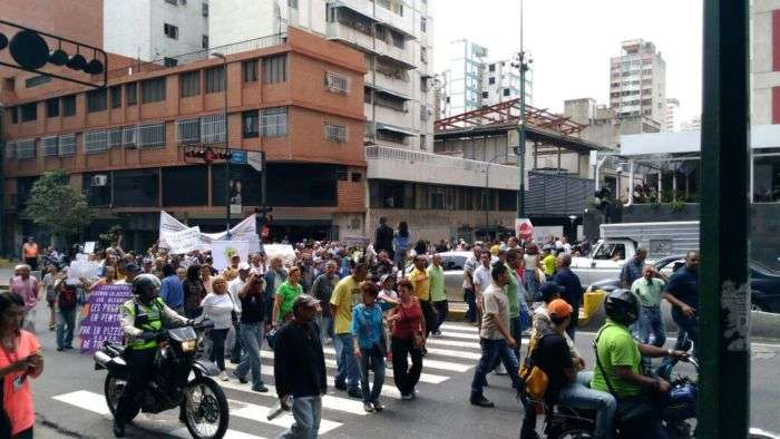 Marcha entra a la avenida Urdaneta 