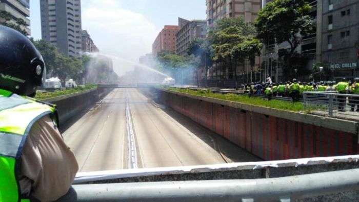 Ballena reprime a manifestantes