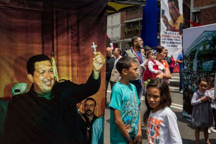 MANIFESTANTES A FAVOR DEL CHAVISMO CONMEMORAN FALLIDO GOLPE DE ESTADO CONTRA HUGO CHÁVEZ EN 2002