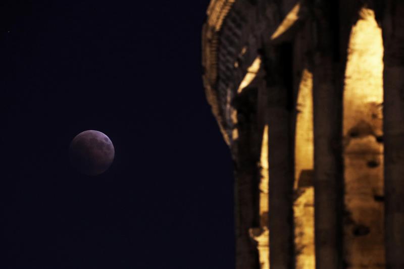 Eclipse lunar total