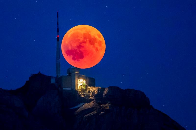 Eclipse lunar total