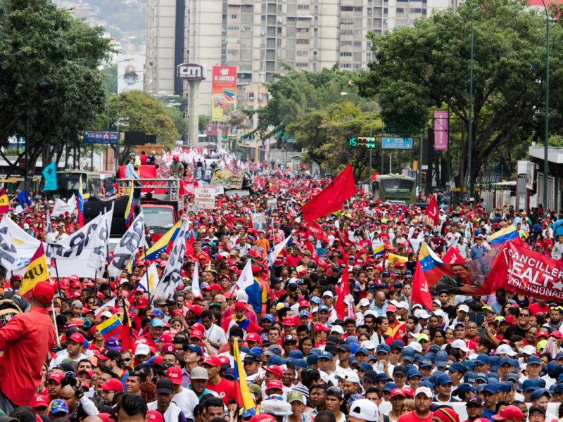 Chavistas marcharon a sede del Parlamento