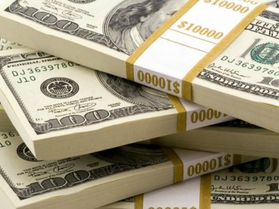 Dolarizar no se traduce en mayor poder adquisitivo de la población, advierten economistas