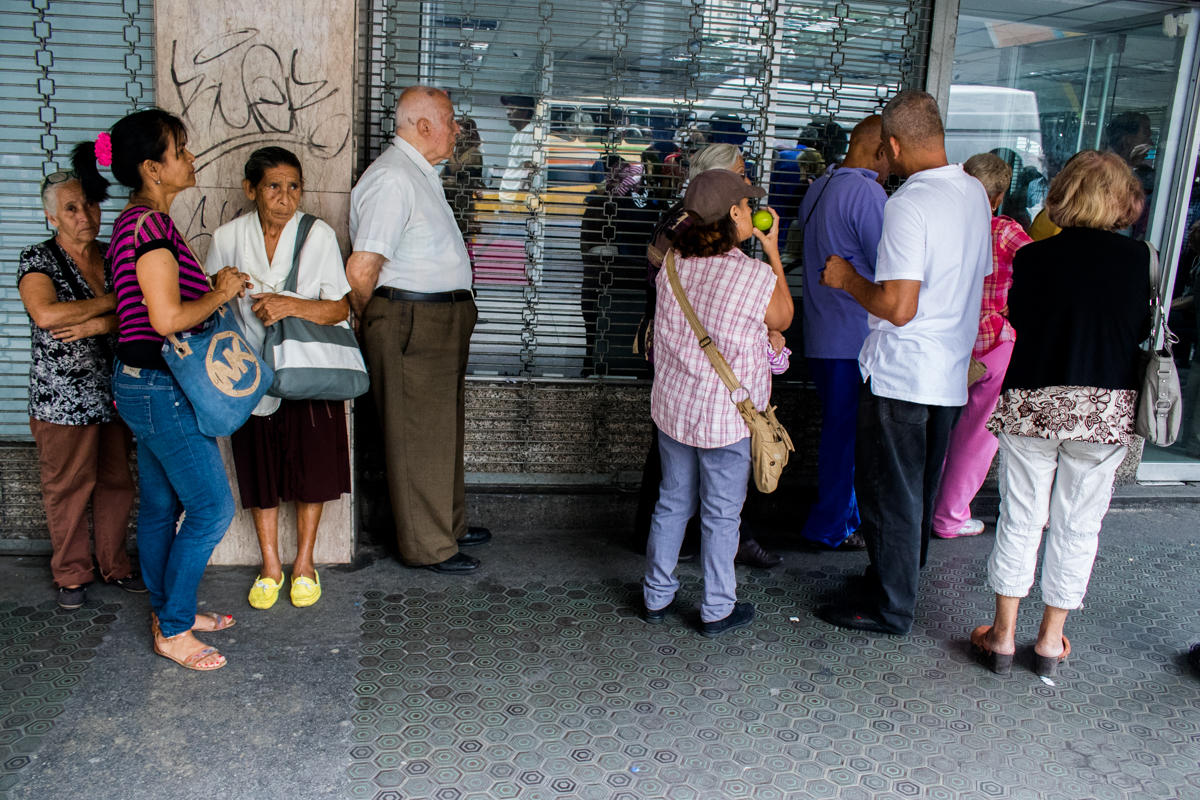 pensionados colas banco