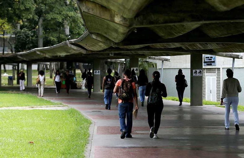 Estudiantes universitarios-UCV