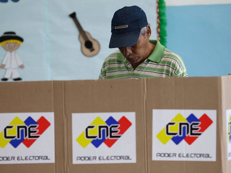 El bolívar pierde 24,51 % de su valor frente al dólar en una semana
