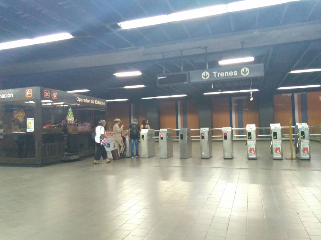 Altamira-Pasaje-Metro de Caracas-Torniquetes