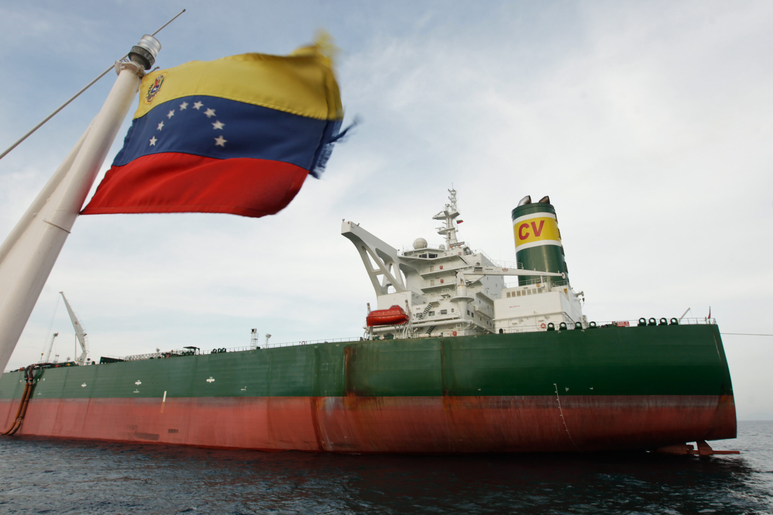 Cover image for EE. UU. reporta que exportaciones de petróleo de Venezuela alcanzan su nivel más alto en 7 años