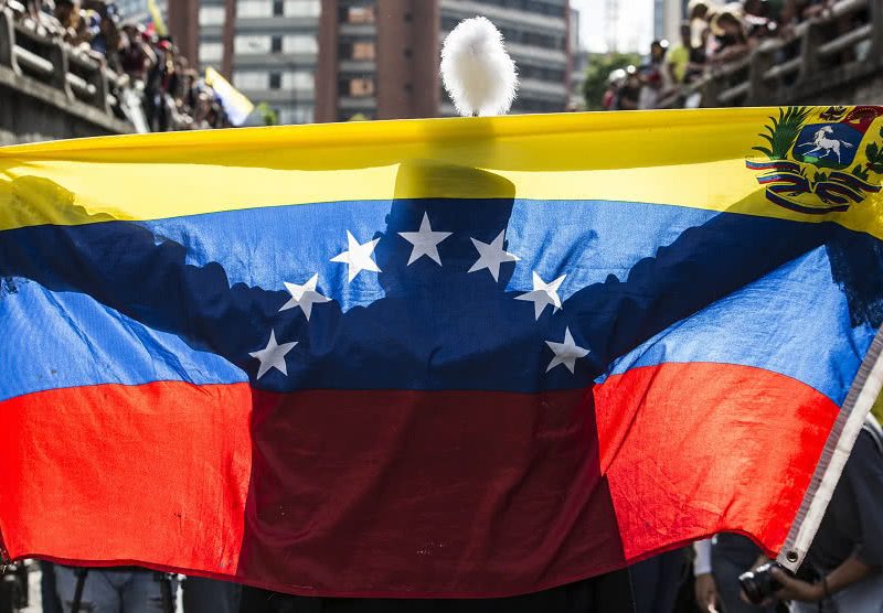 El venezolano se escuda en su dignidad
