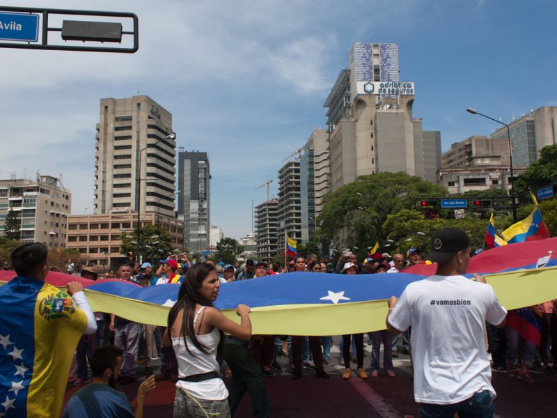 gobiernos democracia marchas