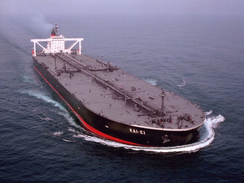 Irán advierte a EEUU contra impedir el transporte de combustible a Venezuela