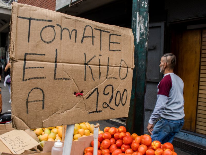 precio calle perro caliente 17 de abril
