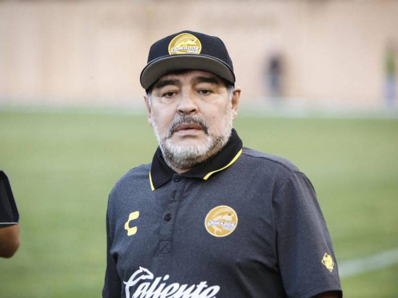 Murió Diego Maradona de un paro cardíaco, asegura prensa de Argentina