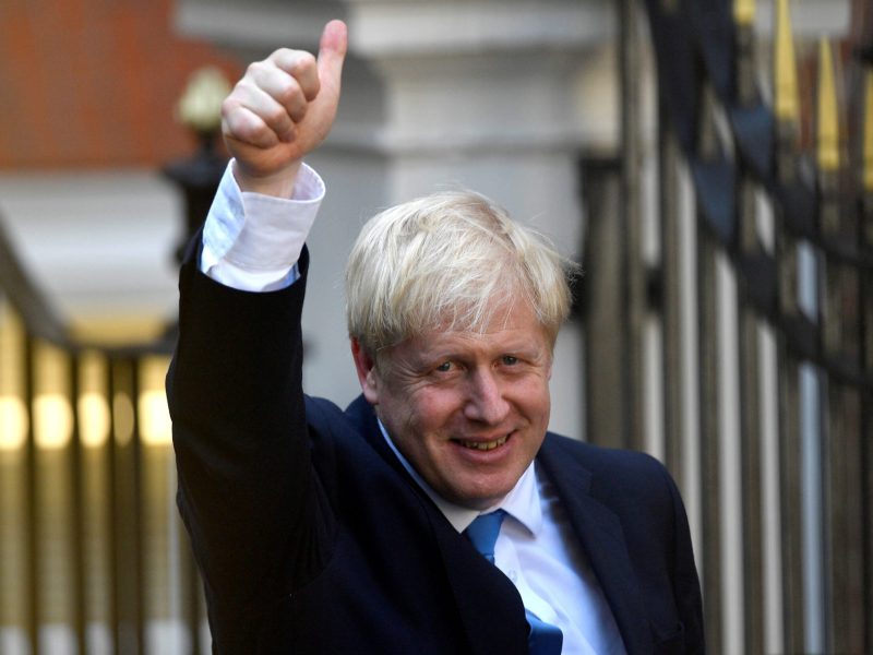Boris Johnson está "estable" y con "buen ánimo" en cuidados intensivos