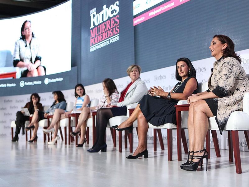 paneles de mujeres