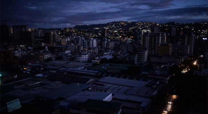 Restituyen servicio eléctrico en zonas de Caracas tras 60 horas sin luz #25Sep