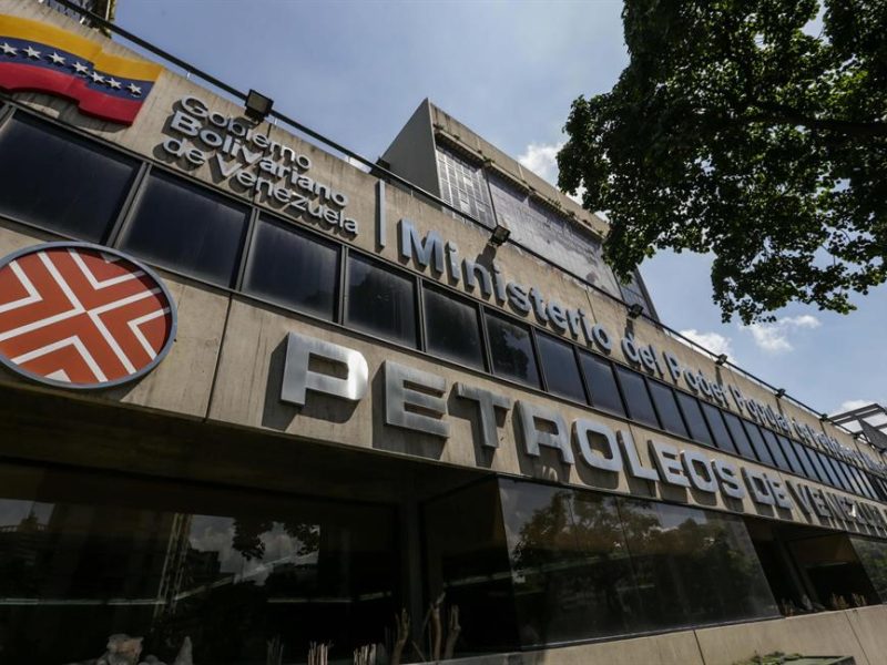 Justicia de EEUU acusa a dos personas por participar en blanqueo de fondos de Pdvsa