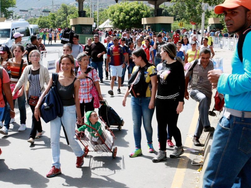 El gobierno chavista dijo que desplegó 3 mil militares en frontera con Colombia