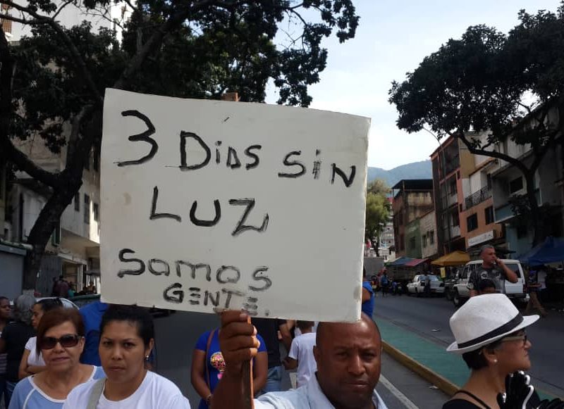 Apagones se registran en zonas de al menos 10 estados del país este 27 de septiembre