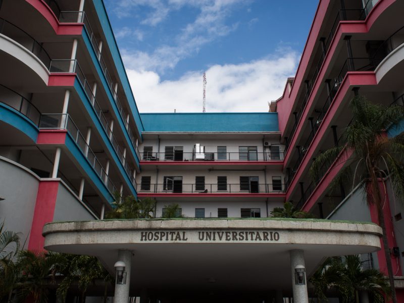 Falta de agua y luz en hospitales se ha agravado en últimas tres semanas
