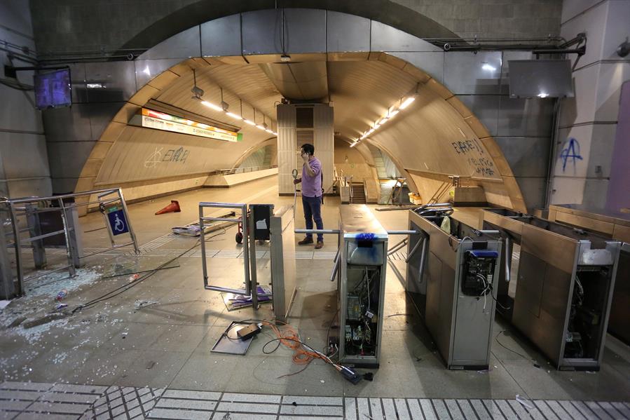 Los disturbios aumentaron en Chile por el aumento del precio del pasaje del metro