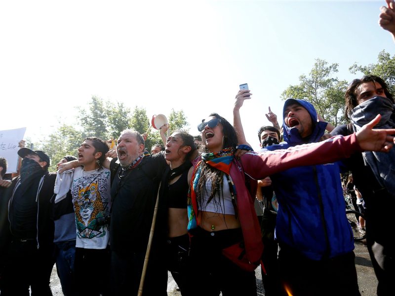 Los diputados chilenos aprueban ley que deja sin efecto el alza de las tarifas del Metro de Santiago