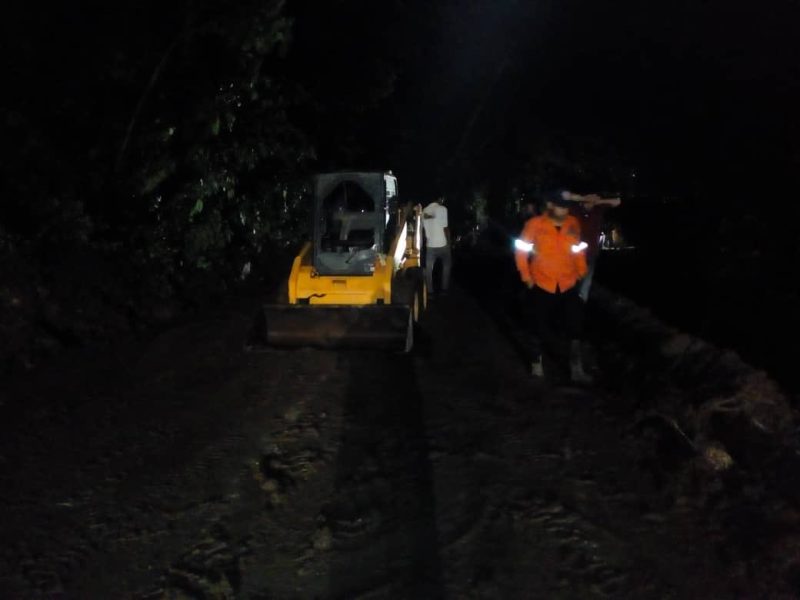 derrumbes por lluvias en Choroní