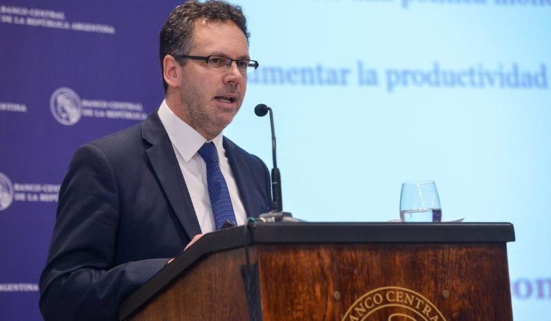 Cuidar las reservas internacionales es un objetivo del nuevo cepo en Argentina