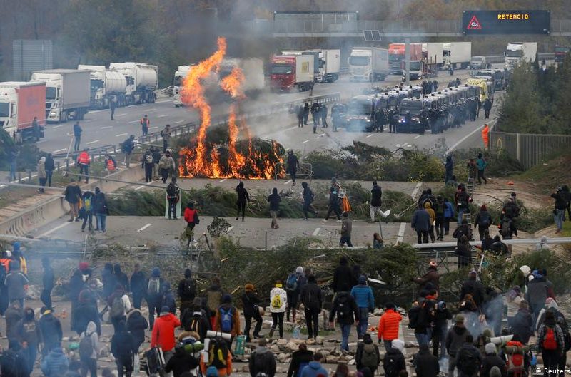Los independentistas catalanes levantaron el bloqueo de la carretera española-francesa