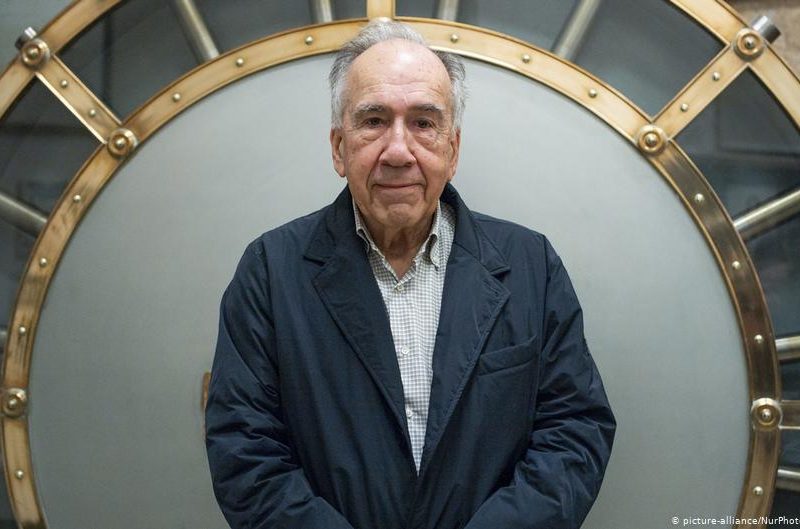 El poeta español Joan Margarit ganó el Premio Cervantes 2019