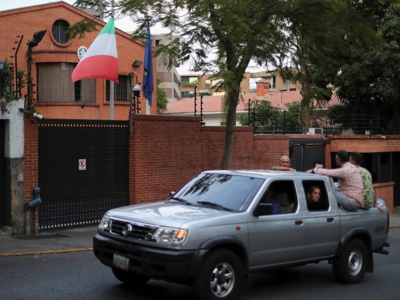 embajada de italia en caracas negociacion