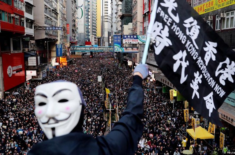Manifestantes dieron ultima oportunidad a Carrie Lam