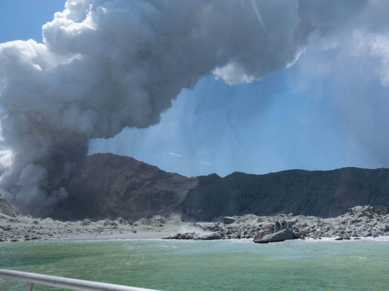 El volcán se encuentra en una isla deshabitada de Nueva Zelanda