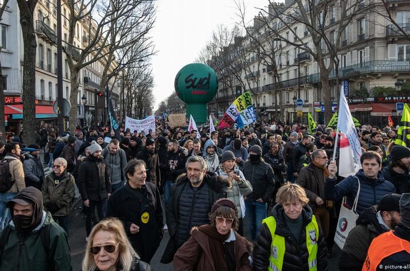 Huelga en Francia suma 24 días y reúne a miles en marcha