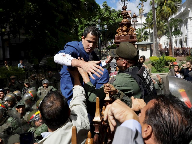 Eurocámara pide ampliar sanciones contra Maduro