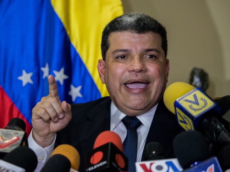 "Las sanciones no nos sacarán de las calles para las elecciones", dijo Luis Parra